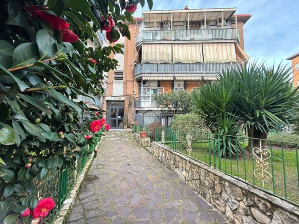 appartamento in vendita a Napoli in zona Bagnoli