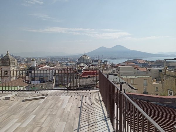 appartamento in vendita a Napoli in zona San Ferdinando