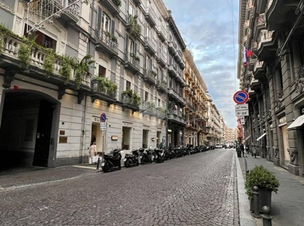 appartamento in vendita a Napoli in zona Chiaia