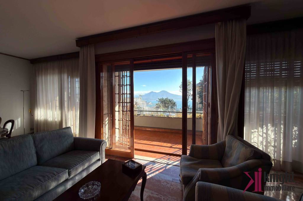 appartamento in vendita a Napoli in zona Posillipo