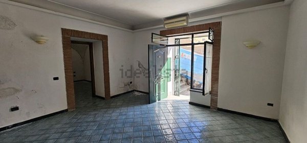 appartamento in vendita a Napoli in zona Chiaia