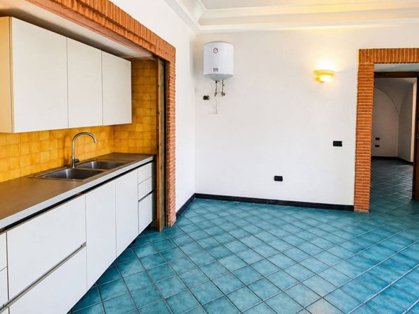 appartamento in vendita a Napoli in zona Chiaia