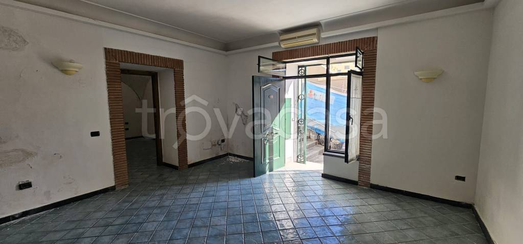 appartamento in vendita a Napoli in zona Chiaia