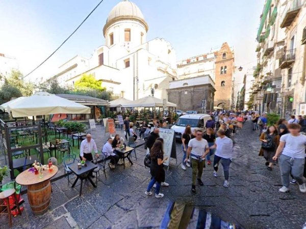 appartamento in vendita a Napoli in zona Stella