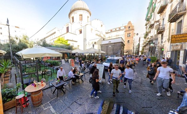 appartamento in vendita a Napoli in zona Stella