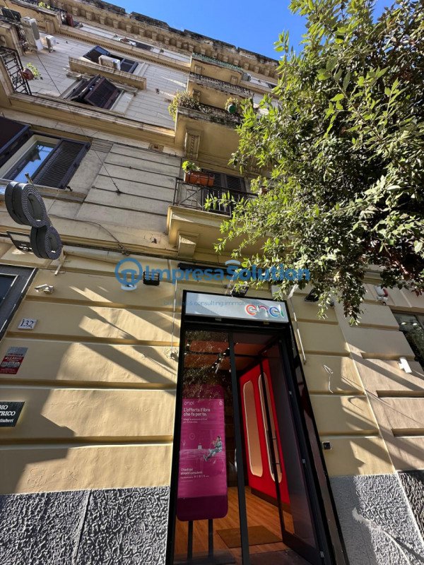 negozio in vendita a Napoli in zona Pendino / San Giuseppe