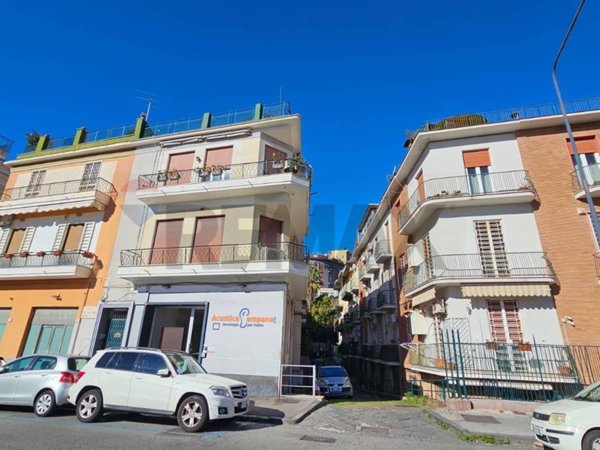 appartamento in vendita a Napoli in zona Chiaia
