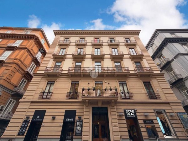appartamento in vendita a Napoli in zona Chiaia