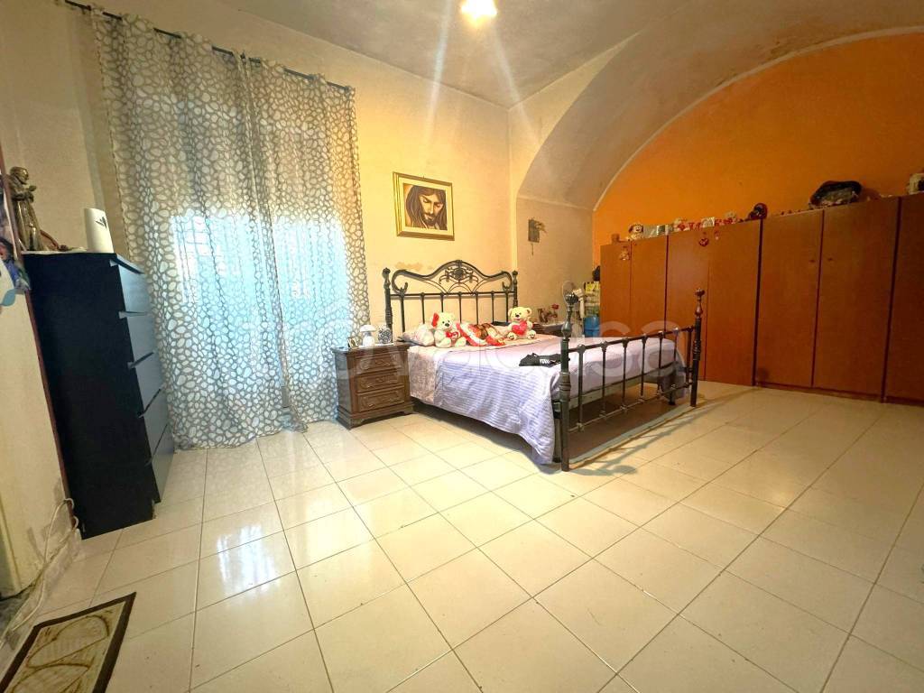 appartamento in vendita a Napoli in zona San Carlo all'Arena