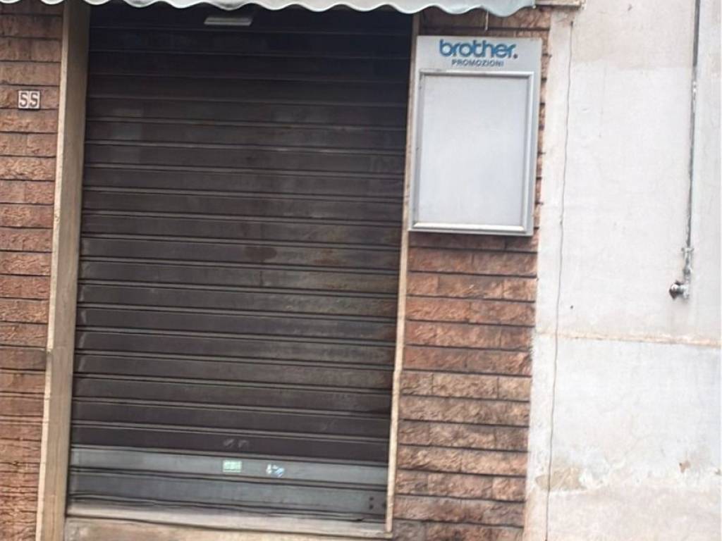 negozio in vendita a Napoli in zona Bagnoli