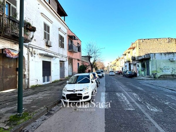 appartamento in vendita a Napoli in zona Barra