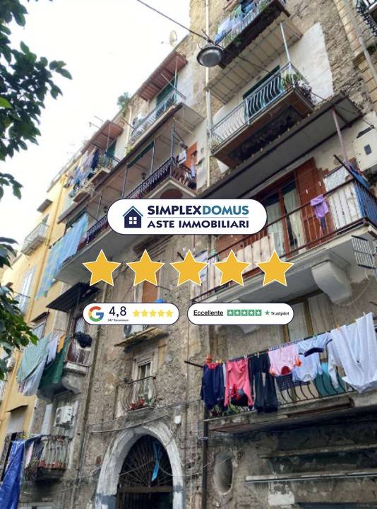 appartamento in vendita a Napoli in zona Chiaia