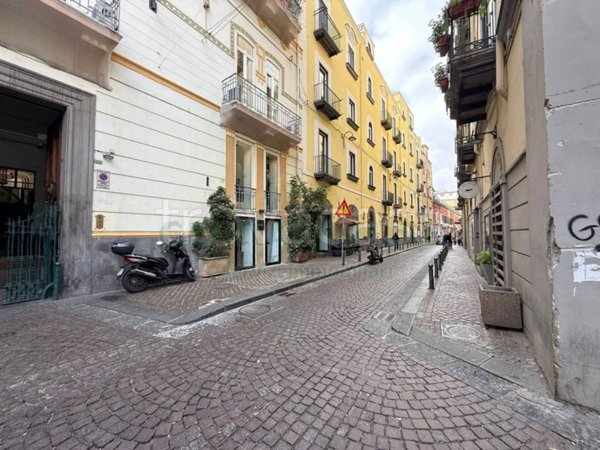 negozio in vendita a Napoli in zona Chiaia