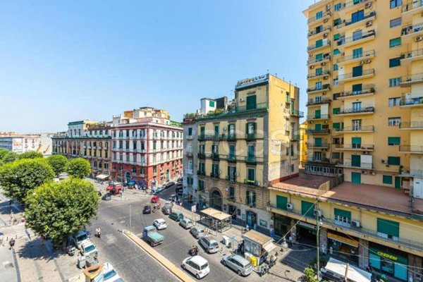 appartamento in vendita a Napoli in zona San Carlo all'Arena