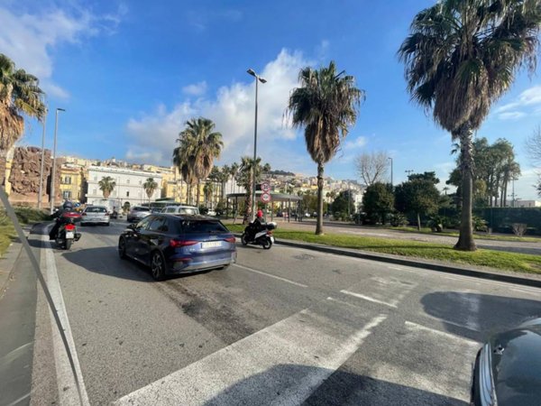 negozio in vendita a Napoli in zona Chiaia