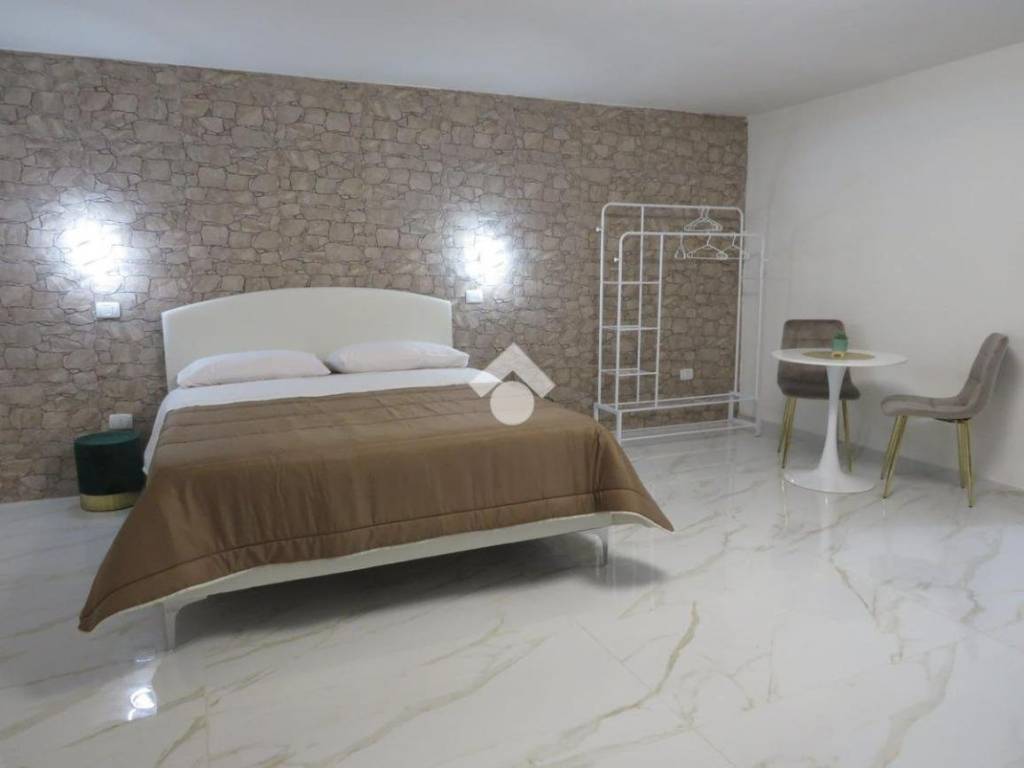 negozio in vendita a Napoli in zona Secondigliano