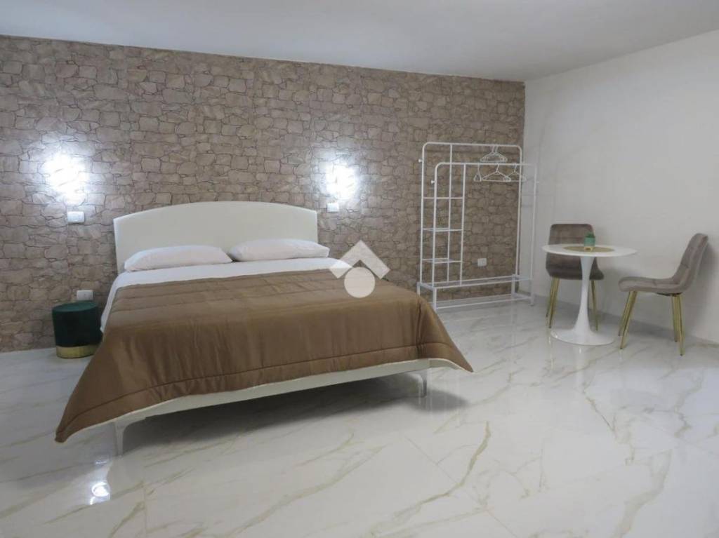 negozio in vendita a Napoli in zona Secondigliano