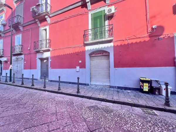 negozio in vendita a Napoli in zona Capodimonte / Colli Aminei