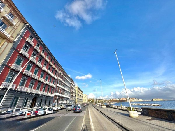 negozio in vendita a Napoli in zona Chiaia
