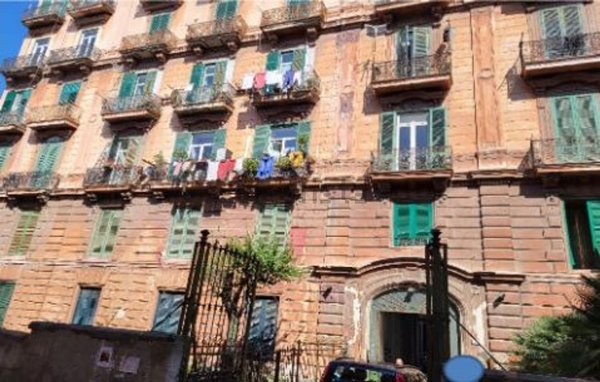 appartamento in vendita a Napoli in zona San Carlo all'Arena