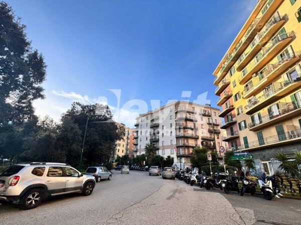 negozio in vendita a Napoli in zona Arenella