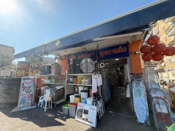 negozio in vendita a Napoli in zona Soccavo