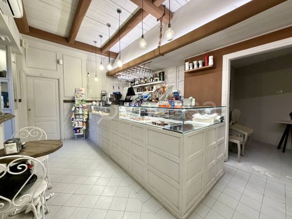 negozio in vendita a Napoli in zona Capodimonte / Colli Aminei
