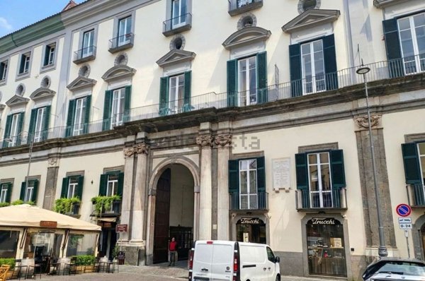 appartamento in vendita a Napoli in zona Chiaia