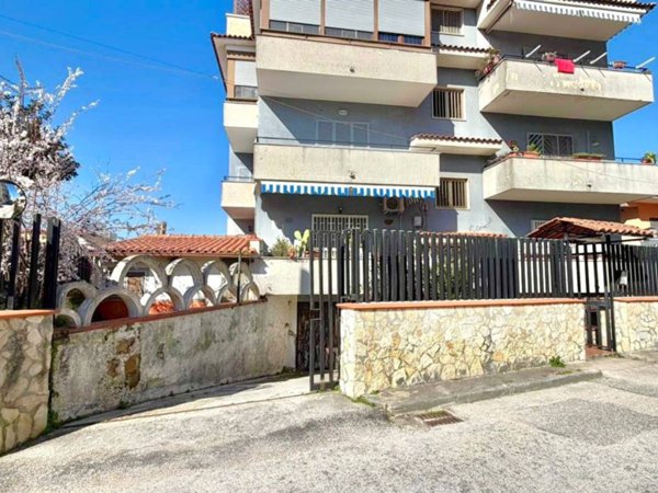 appartamento in vendita a Napoli in zona Piscinola
