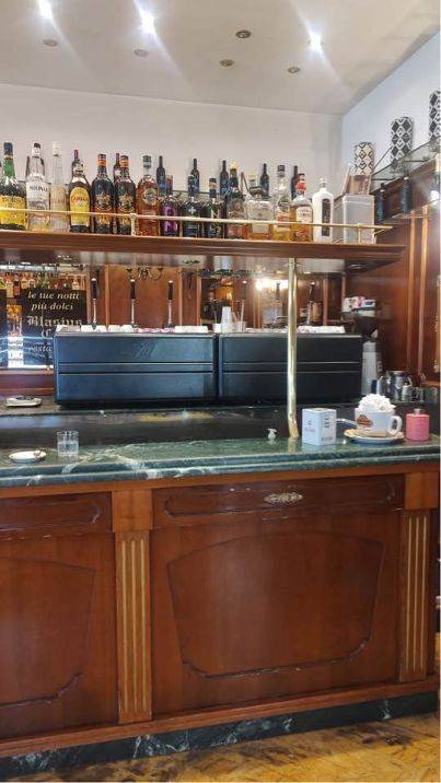 negozio in vendita a Napoli in zona Fuorigrotta