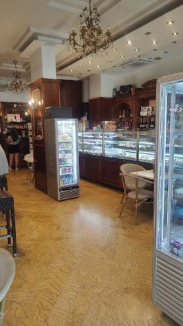 negozio in vendita a Napoli in zona Fuorigrotta