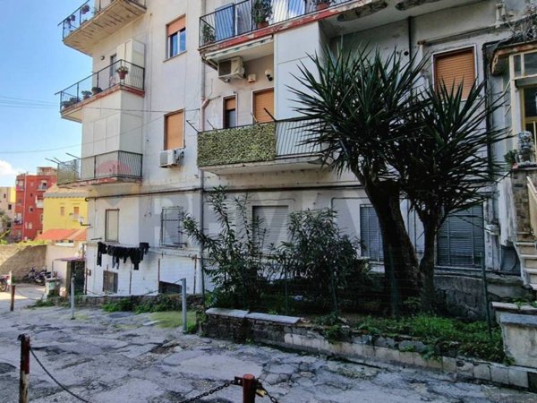 appartamento in vendita a Napoli in zona Stella