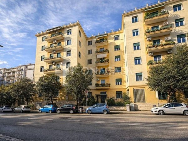 appartamento in vendita a Napoli in zona Arenella