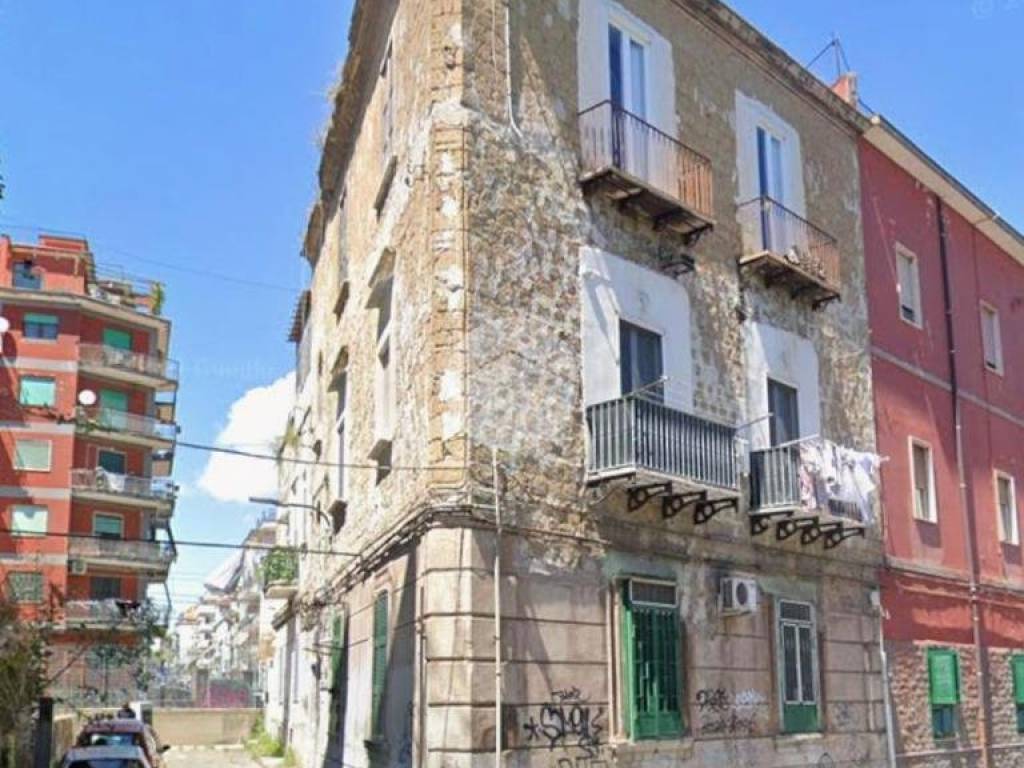 appartamento in vendita a Napoli in zona Fuorigrotta