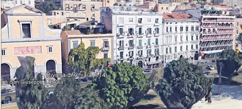 appartamento in vendita a Napoli in zona Chiaia