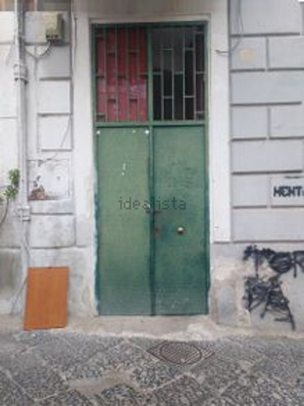 appartamento in vendita a Napoli in zona San Carlo all'Arena