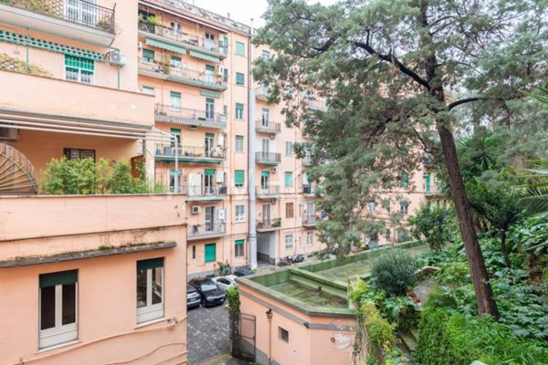 appartamento in vendita a Napoli in zona Chiaia
