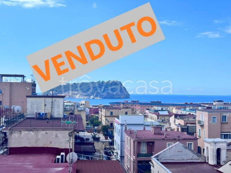appartamento in vendita a Napoli in zona Bagnoli
