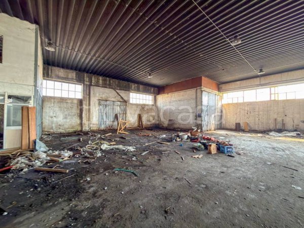 capannone in vendita a Napoli in zona San Giovanni a Teduccio