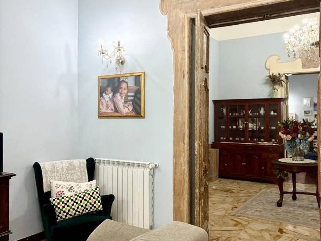 appartamento in vendita a Napoli in zona San Lorenzo