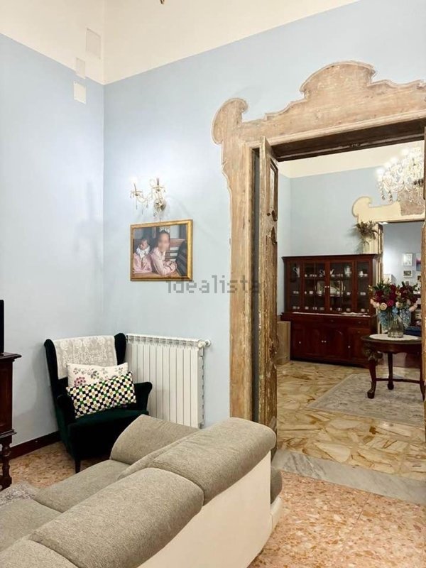 appartamento in vendita a Napoli in zona San Lorenzo