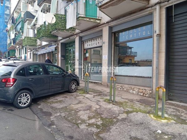 negozio in vendita a Napoli in zona Fuorigrotta