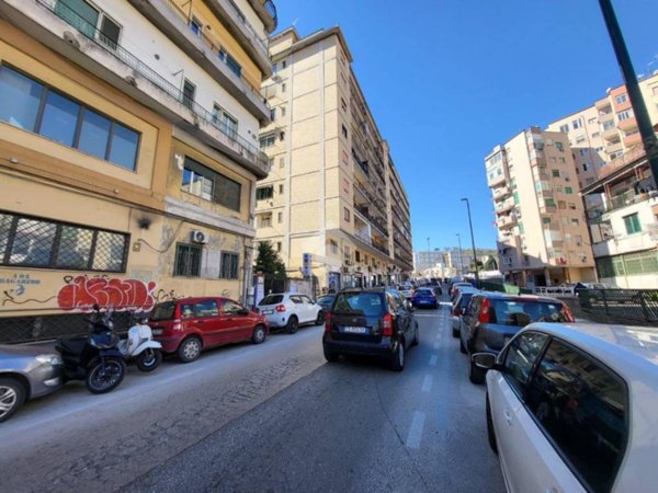 ufficio in vendita a Napoli in zona Fuorigrotta