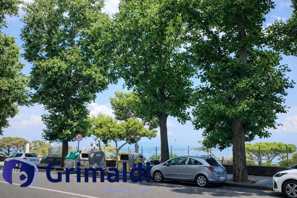 appartamento in vendita a Napoli in zona Posillipo