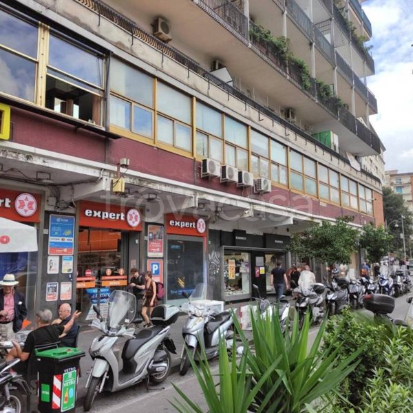 appartamento in vendita a Napoli in zona Stella