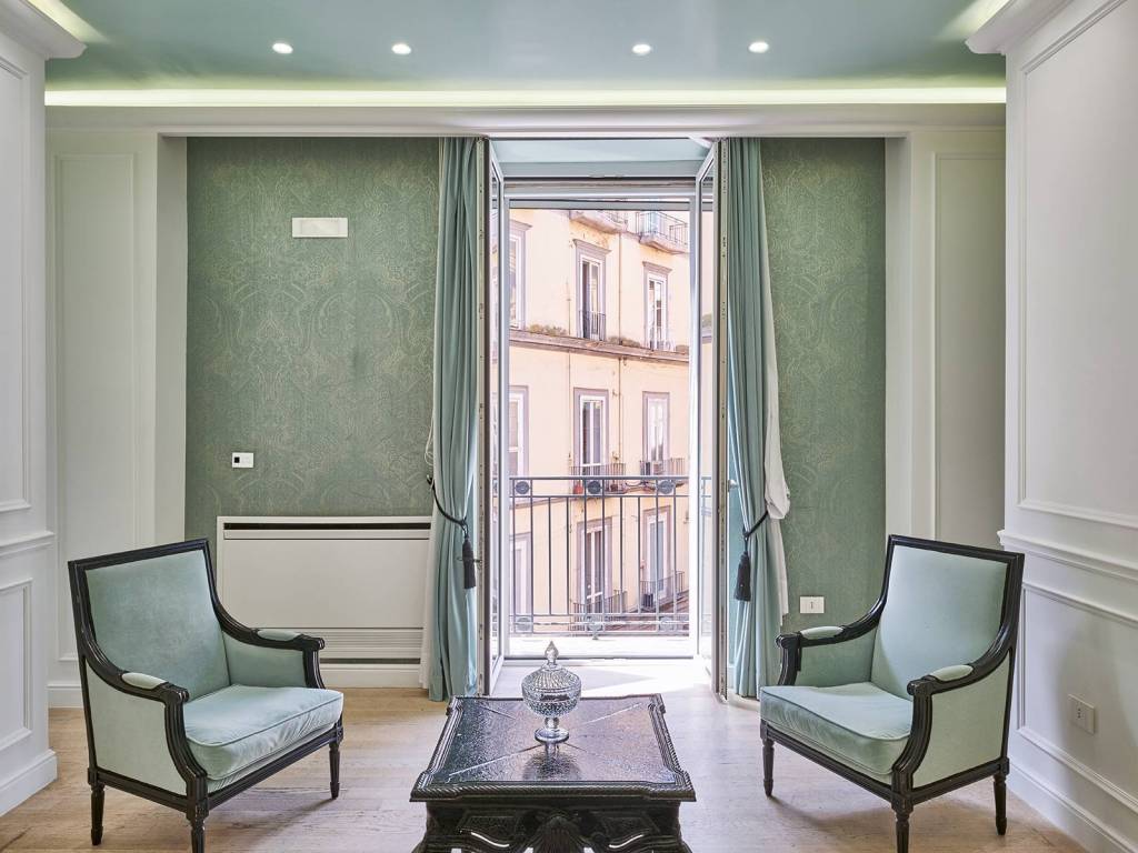 appartamento in vendita a Napoli in zona Chiaia