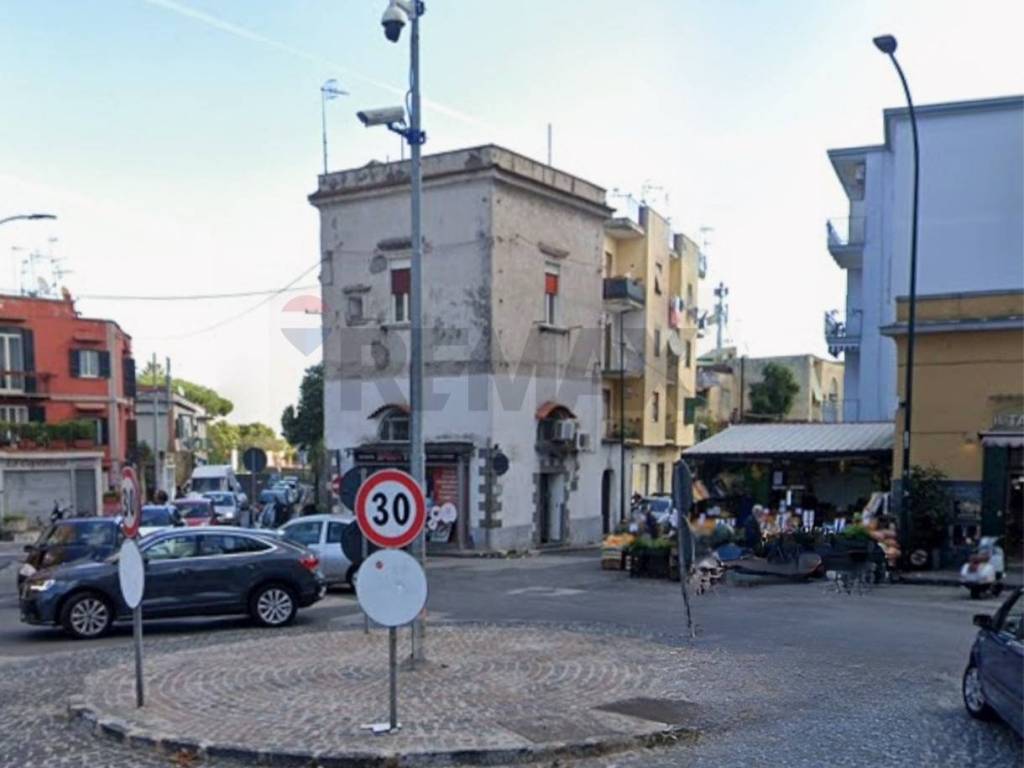 negozio in vendita a Napoli in zona Camaldoli