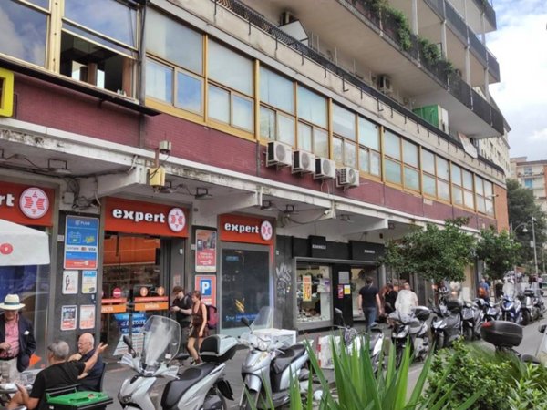 appartamento in vendita a Napoli in zona San Carlo all'Arena