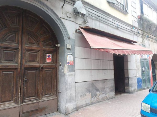 negozio in vendita a Napoli in zona Secondigliano