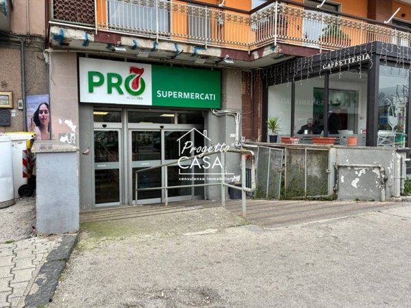 negozio in vendita a Napoli in zona Barra
